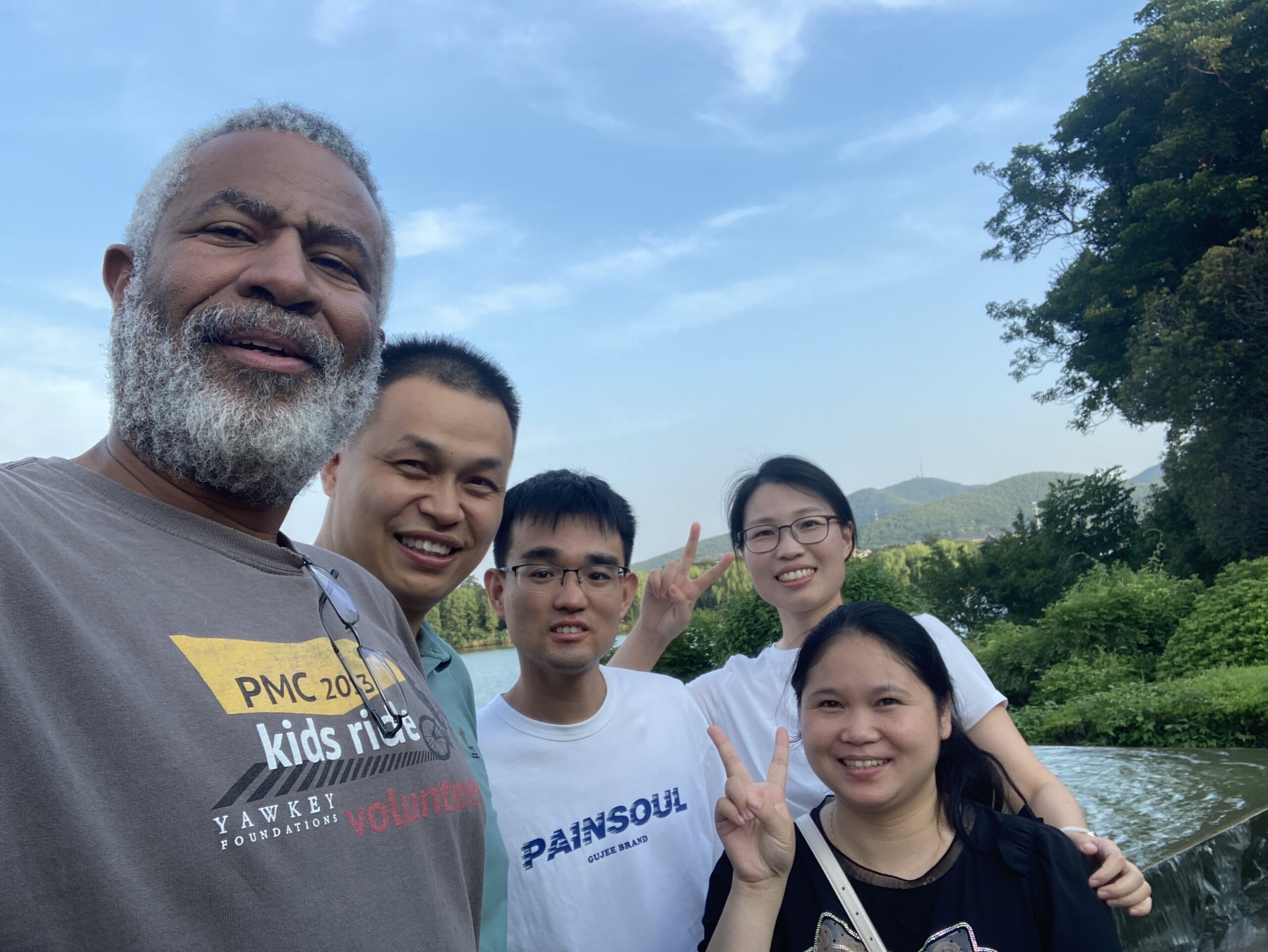 Scott relaxing with students and assistant professors of Jiangsu Normal University, Xuzhou.